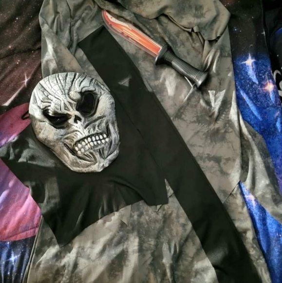 🎃Ghastly Ghoul with Fake Blood Knife 🔪 - Picture 3 of 13